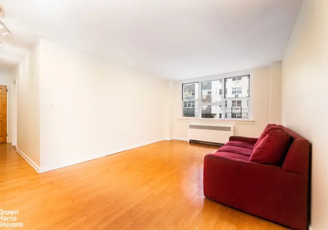 2nd image of 240 E 35Th St, New York City, NY 10016