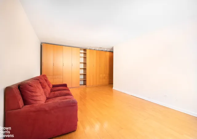 3rd image of 240 E 35Th St, New York City, NY 10016