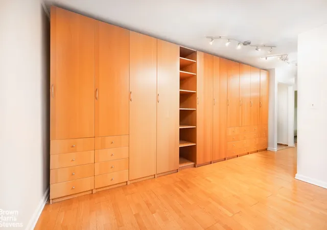 5th image of 240 E 35Th St, New York City, NY 10016