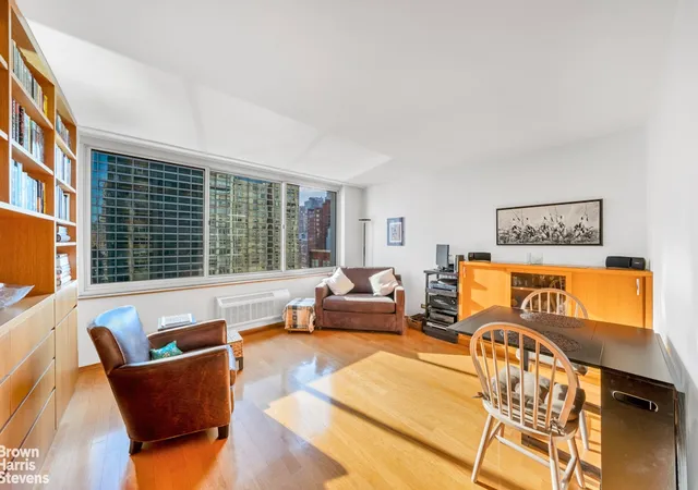 2nd image of 333 E 45th St #26F, New York, NY 10017 | MLS# RLS20072821