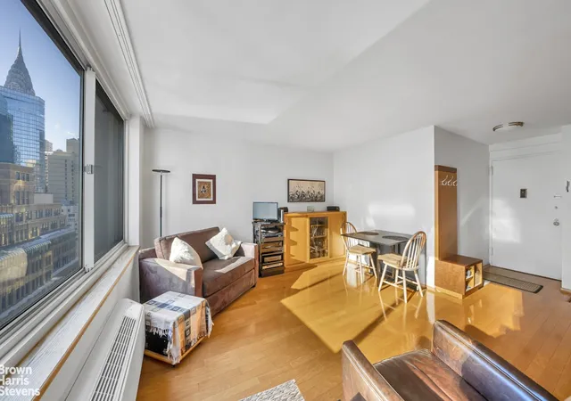 3rd image of 333 E 45Th St, New York, NY 10017