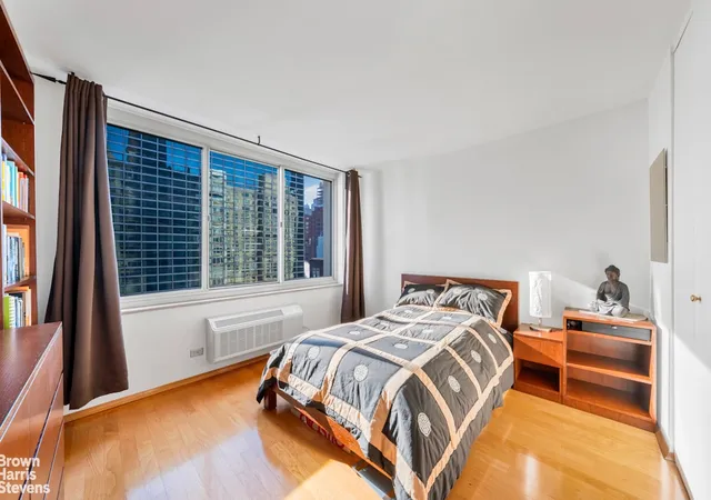 5th image of 333 E 45Th St, New York, NY 10017