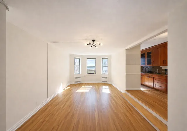 5th image of 920 E 17th St, New York City, NY 11230