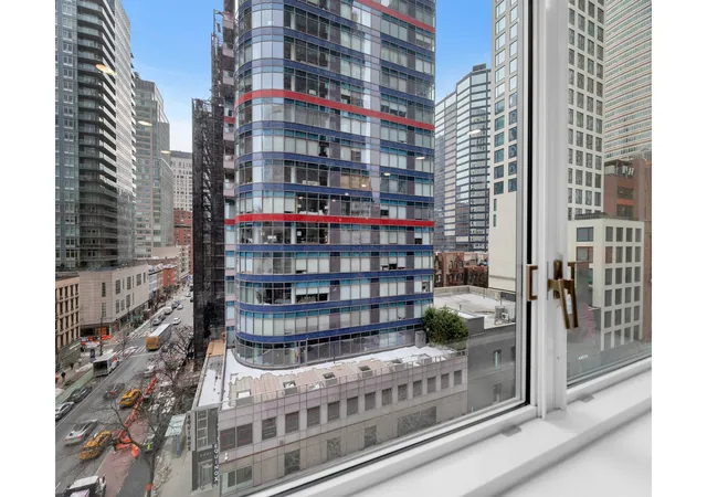 3rd image of 245 E 54Th St, New York City, NY 10022