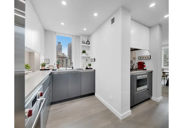 5th image of 245 E 54Th St, New York City, NY 10022