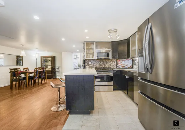 Homes for sale in New York City, NY | 10 Bay Street Lndg #1-D, New York City, NY 10301 | MLS# RLS20073037