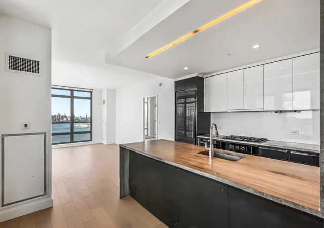 Photo 4 of House for sale at 2 Northside Piers #26L, Brooklyn, NY 11249 | MLS# RLS20073060 | Listing updated on 2026-08-28