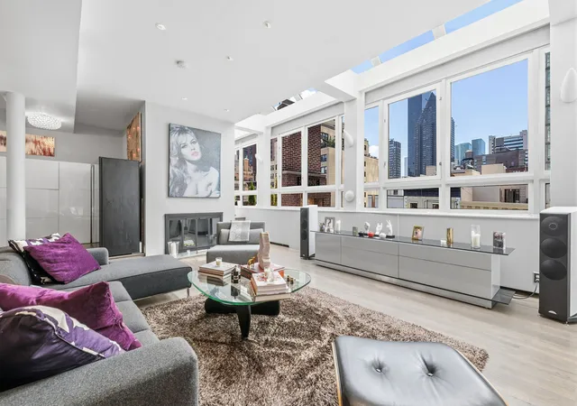 Listing Photo 2 - Condo for sale in building located at 301 E 52Nd St, New York City, NY 10022 - Unit #PHC