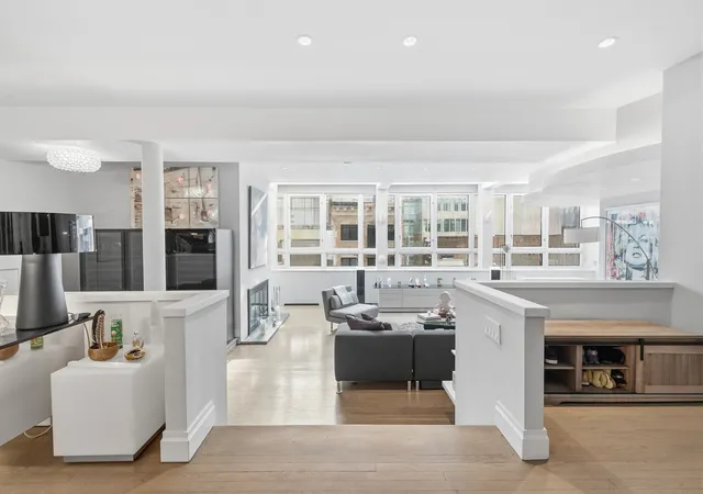 Listing Photo 4 - Condo for sale in building located at 301 E 52Nd St, New York City, NY 10022 - Unit #PHC
