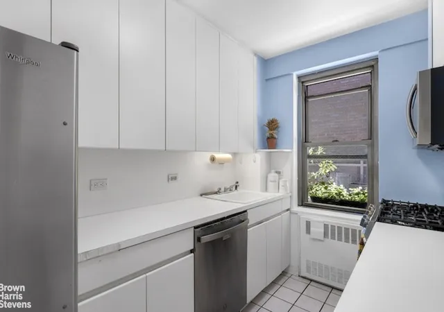 Listing Photo 4 - Condo for sale in building located at 420 E 55Th St, New York City, NY 10022 - Unit #11M