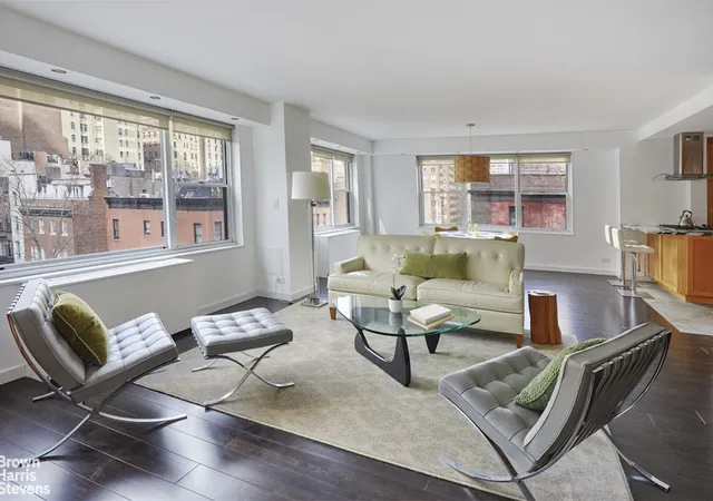 2nd image of 150 E 61St St, New York City, NY 10065