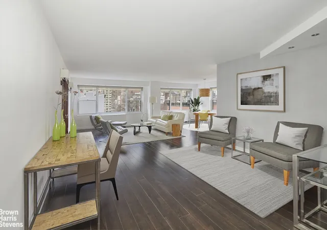 3rd image of 150 E 61St St, New York City, NY 10065