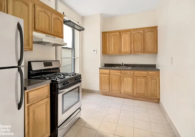2nd image of 92Nd St Nicholas Ave, New York City, NY 10026