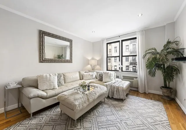 2nd image of 330 E 70th St #2-H, New York City, NY 10021 | MLS# RLS20073557