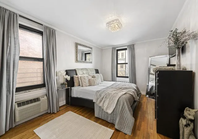 2nd image of 330 E 70Th St, New York City, NY 10021