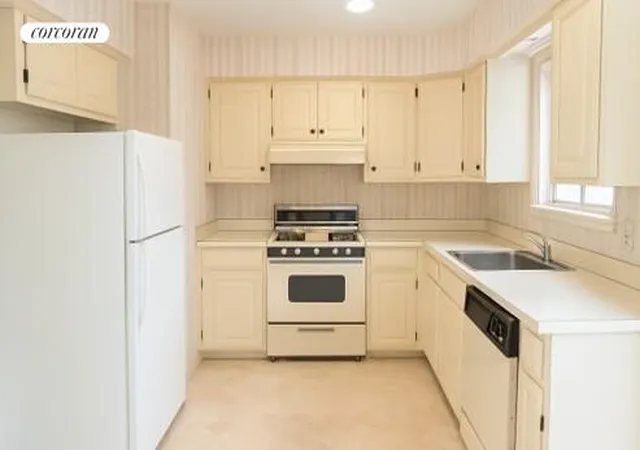 Photo 4 of Sale Pending at 78 Forest St, New York City, NY 10314 | MLS# RLS20073600 | Listing updated on 2026-05-15