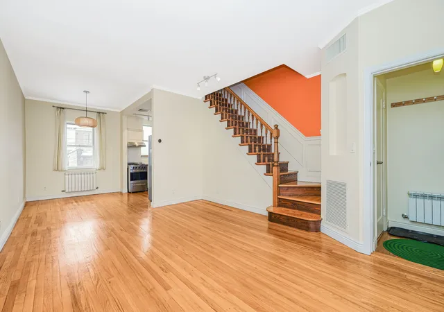 Photo 3 of House for sale at 321 Bay 13th St, New York City, NY 11214 | MLS# RLS20073844 | Listing updated on 2026-04-12