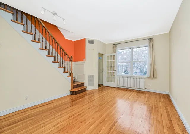 Photo 4 of House for sale at 321 Bay 13th St, New York City, NY 11214 | MLS# RLS20073844 | Listing updated on 2026-04-12