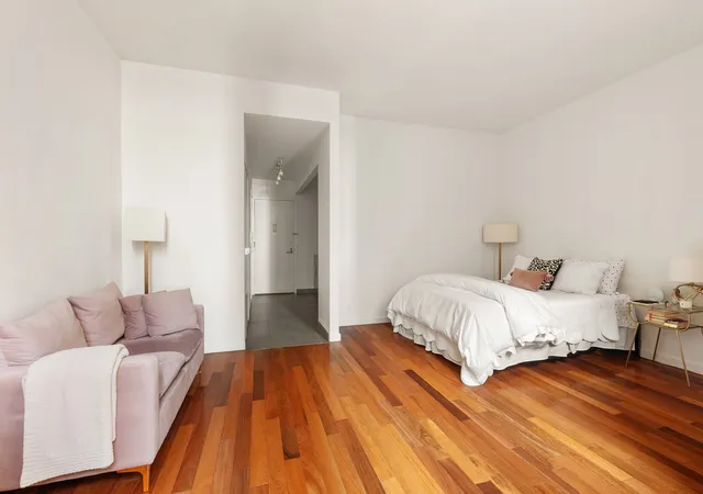 Photo 4 of Sale Pending at 1 Wall St Ct #PH04, New York, NY 10005 | MLS# RLS20073874 | Listing updated on 2026-07-08