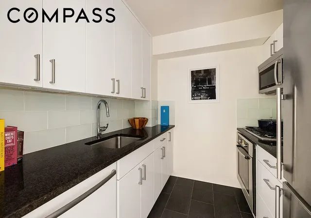Listing Photo 5 - Condo for sale in building located at 300 E 64Th St, New York, NY 10021 - Unit #6H