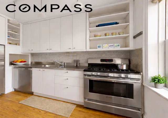 3rd image of 2 Grove St #4F, New York, NY 10014 | MLS# RLS20071945