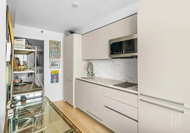 3rd image of 733 Ocean Pkwy #8A, New York City, NY 11230 | MLS# RLS20074425