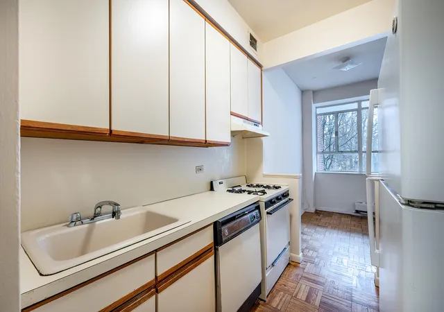 2nd image of 2727 Palisade Ave #5-A, New York City, NY 10463 | MLS# RLS20074472