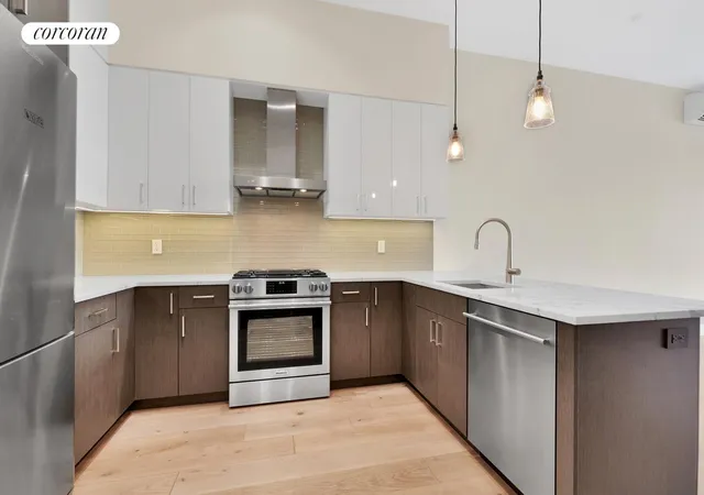 Photo 4 of House for sale at 26-33 28th Street #PH4A, Astoria, NY 11102 | MLS# RLS20074744 | Listing updated on 2026-05-04