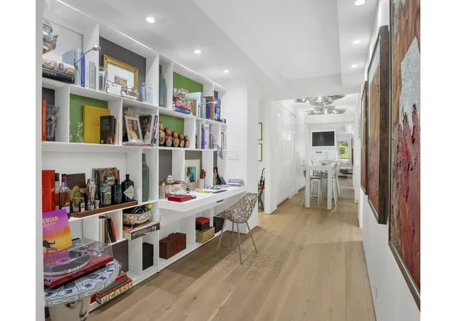 4th image of 923 5Th Ave, New York City, NY 10021