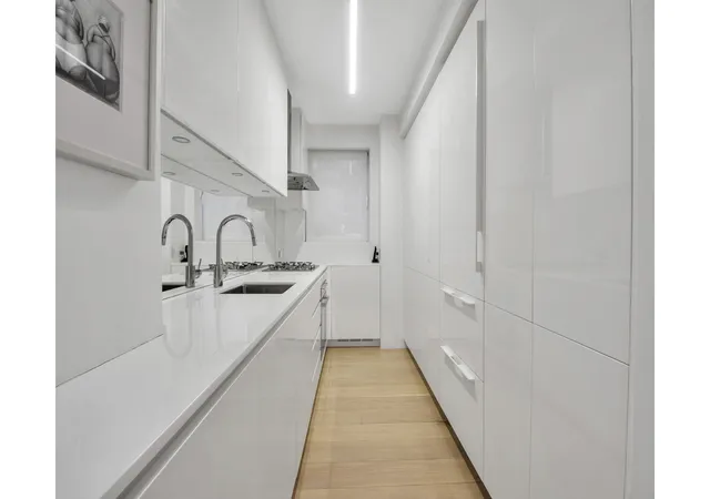 5th image of 923 5Th Ave, New York City, NY 10021