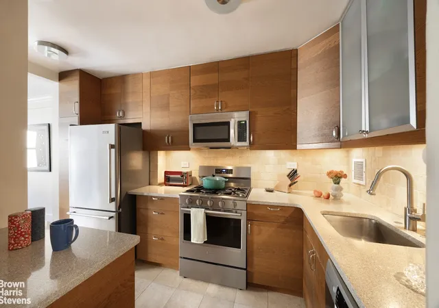 5th image of 200 E 27Th St #6R, New York City, NY 10016 | MLS# RLS20075329