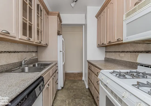 5th image of 3515 Henry Hudson Pkwy #5G, Bronx, NY 10463 | MLS# RLS20075604
