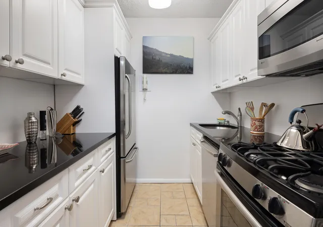 Photo 3 of Condo for sale at 2025 Broadway #2A, New York, NY 10023 | MLS# RLS20075751 | Listing updated on 2026-05-19