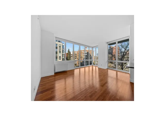 4th image of 640 W 237Th St #3E, Bronx, NY 10463 | MLS# RLS20075834