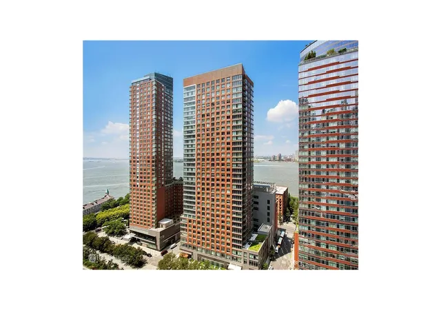 1st image of 20 W St, New York, NY 10004