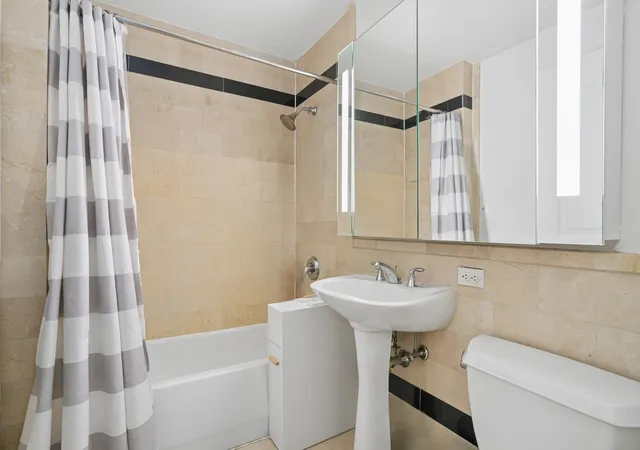 3rd image of 20 W St, New York, NY 10004