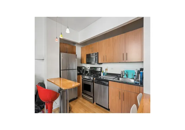 4th image of 20 W St, New York, NY 10004