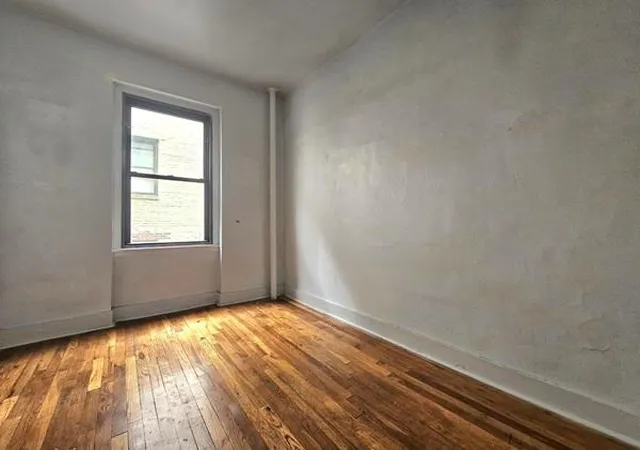 4th image of 21-67 33Rd St, New York City, NY 11105