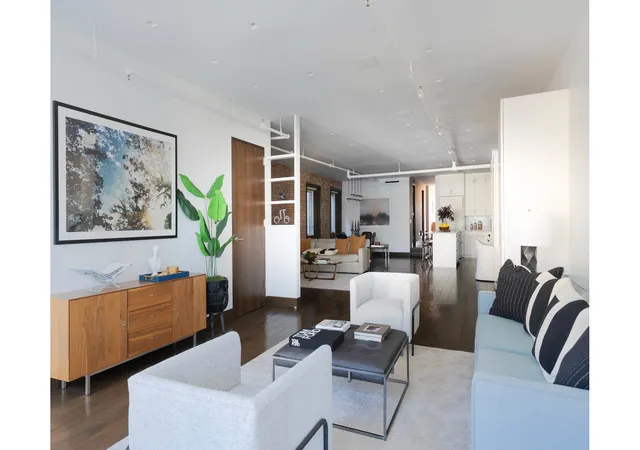 3rd image of 347 W Broadway, New York City, NY 10013
