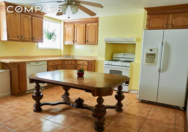 Photo 4 of Single family home for sale at 660 Macon St, New York City, NY 11233 | MLS# RLS20076032 | Listing updated on 2026-04-26