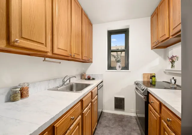 Photo 3 of Sale Pending at 684 Washington St #4B, New York City, NY 10014 | MLS# RLS20076099 | Listing updated on 2026-04-06