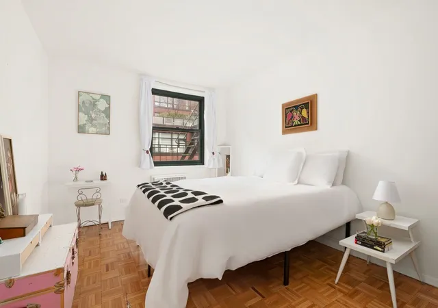 Photo 4 of Sale Pending at 684 Washington St #4B, New York City, NY 10014 | MLS# RLS20076099 | Listing updated on 2026-04-06