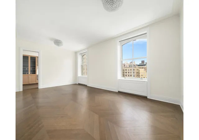 Listing Photo 2 - Condo for sale in building located at 225 W 86Th St, New York City, NY 10024 - Unit #910