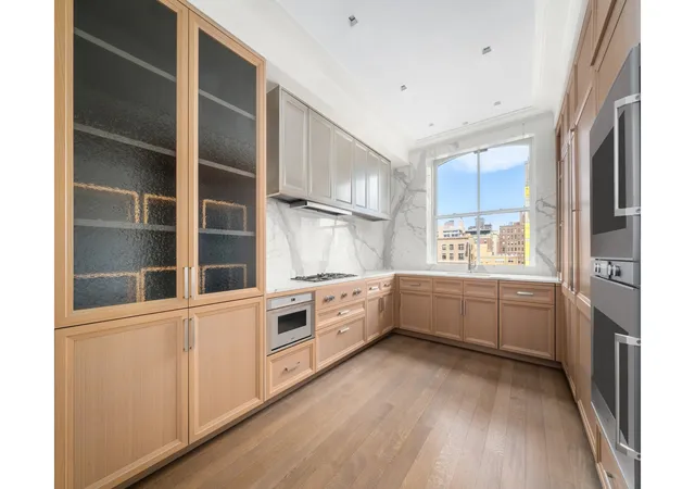 Listing Photo 3 - Condo for sale in building located at 225 W 86Th St, New York City, NY 10024 - Unit #910