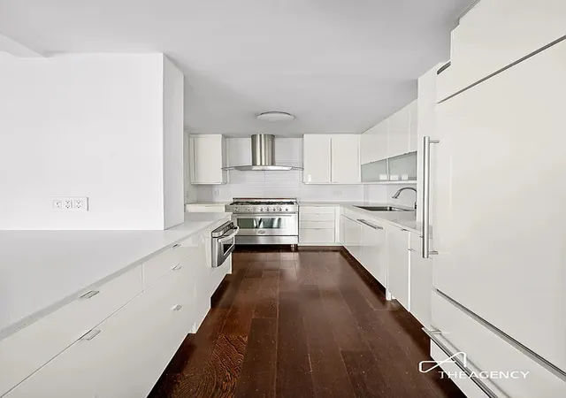 3rd image of 200 E 84Th St, New York City, NY 10028