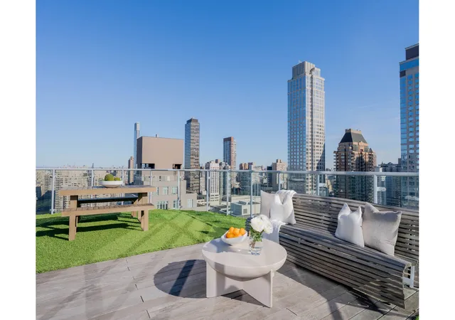 4th image of 555 W 59Th St, New York, NY 10019