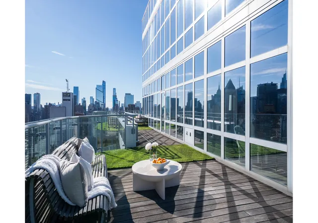 5th image of 555 W 59Th St, New York, NY 10019