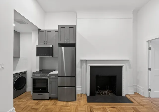 3rd image of 62 W 87Th St, New York City, NY 10024