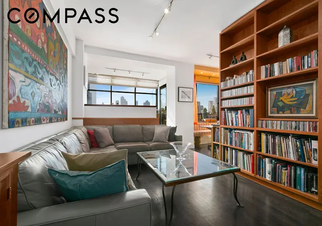 3rd image of 130 W 79Th St, New York, NY 10024