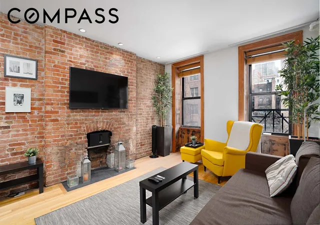 Homes for sale in New York, NY | 218 E 82Nd St, New York, NY 10028